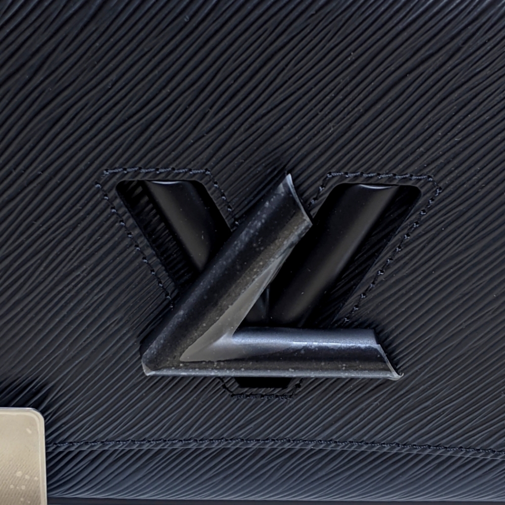 🚨Sale 🦄🎉HP🎉Louis Vuitton All Matte Black Twist MM Shoulder bag💕Rare! - Picture 15 of 16